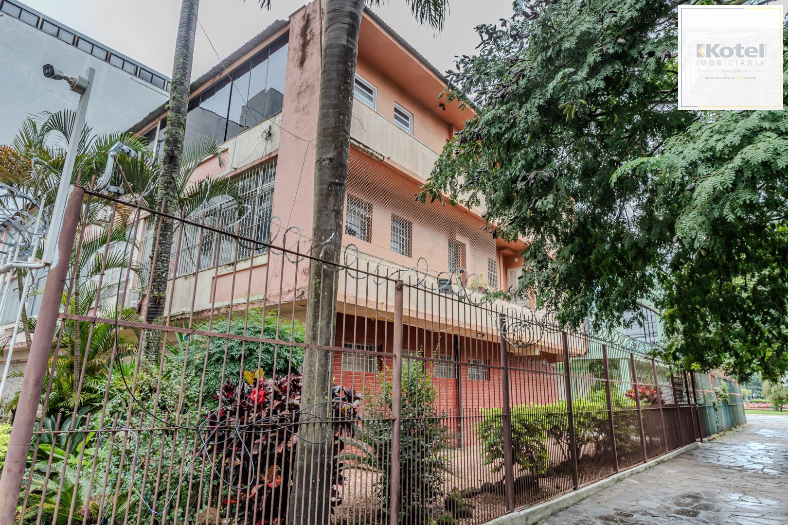Apartamento no Menino Deus de 1 dormitório DESOCUPADO