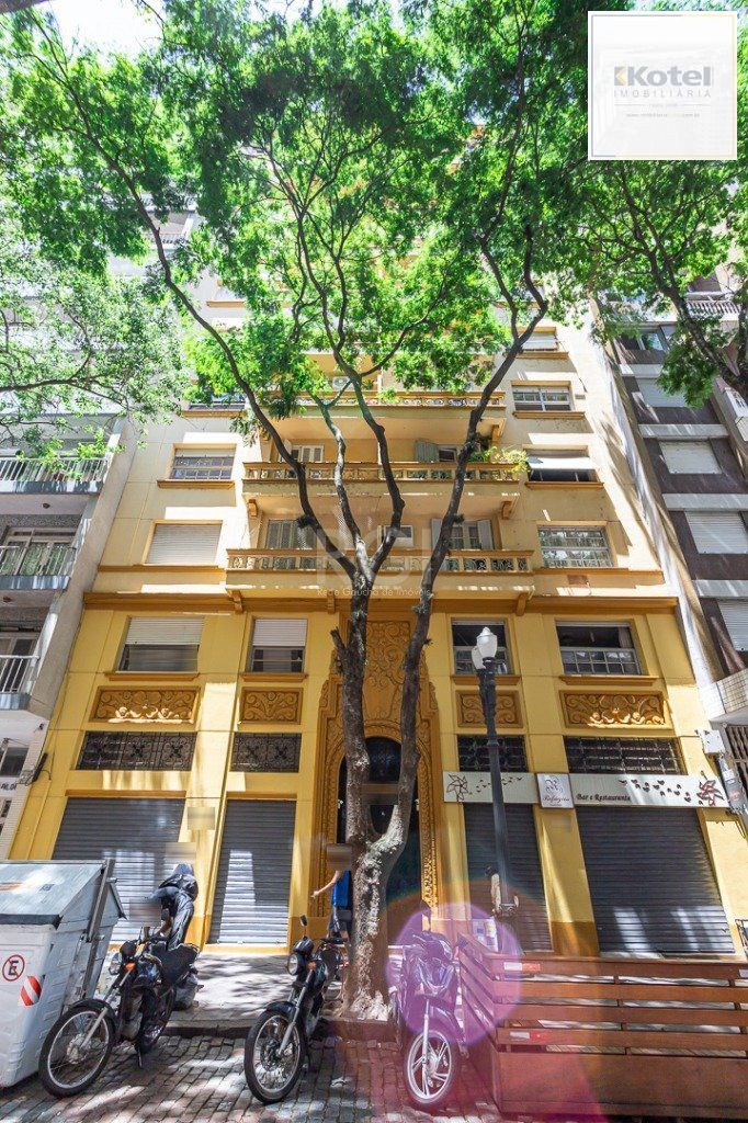 Apartamento no Centro - 2 dormitórios - reformado e mobiliado