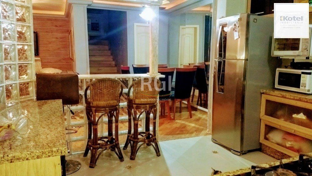 Casa para Venda - 300m², 2 dormitórios, sendo 1 suites, 3 vagas - Belém Novo — foto 2