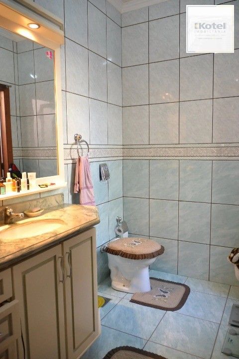 Casa Comercial e Residencial com 518m² (4 quartos / 5 banheiros / 3 vagas garagem) no Bairro Partenon localizada à meia quadra da Av. Bento Gonçalves. — foto 5