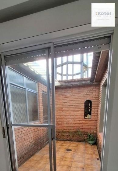 Apartamento de 2 dormitórios no bairro Teresópolis térreo com pátio DESOCUPADO — foto 3