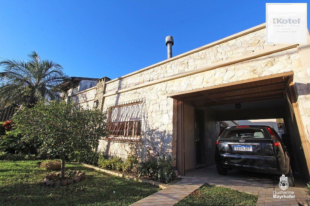 Casa no bairro Cavalhada de 3 dormitórios e amplo pátio