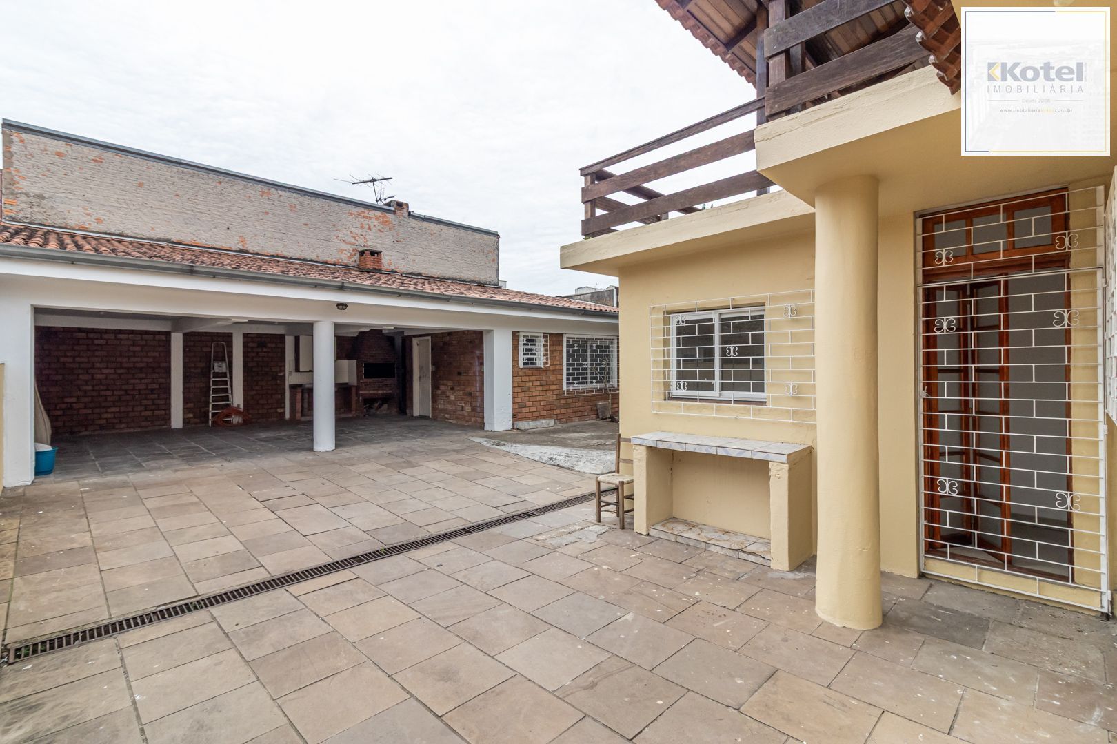 Casa no bairro Sarandi com 4 dormitórios e 4 vagas DESOCUPADA