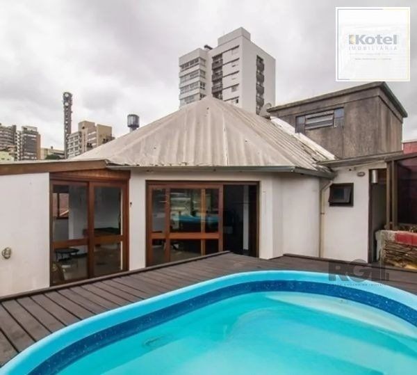 Cobertura no bairro Petrópolis de 2 dormitórios 2 vagas e piscina — foto 2