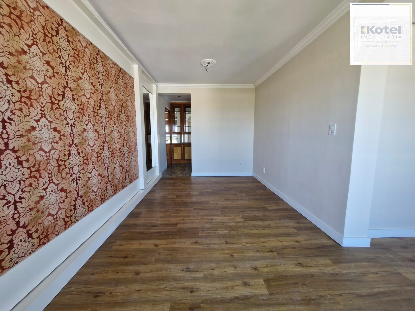 Apartamento no bairro Cristal de 2 dormitórios e vaga DESOCUPADO — foto 3