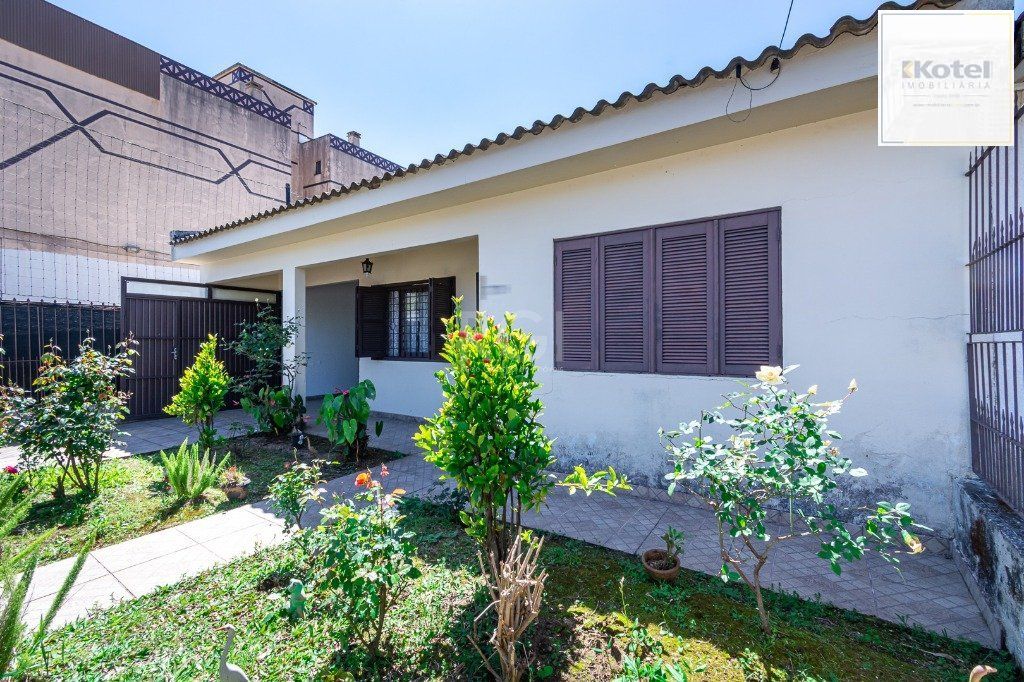 Casa de 3 dormitórios, 3 vagas no bairro Vila Ipiranga