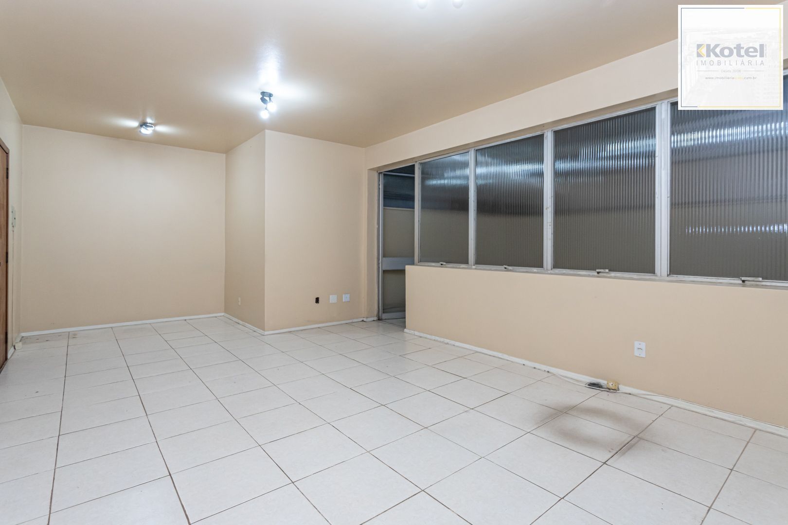 Sala Comercial com terraço