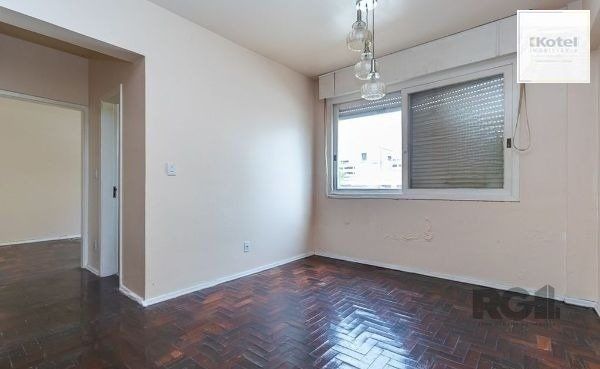 Apartamento no bairro Floresta de 2 dormitórios dependência e vaga DESOCUPADO
