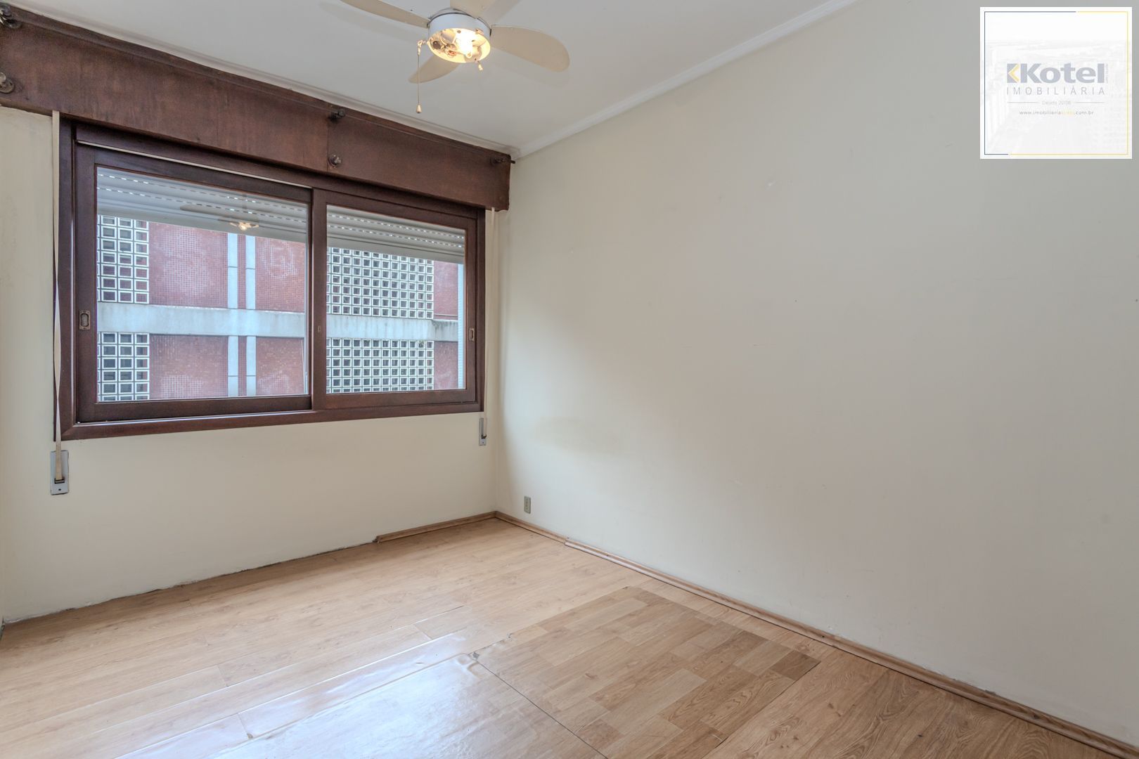Apartamento no Centro de 2 dormitórios DESOCUPADO