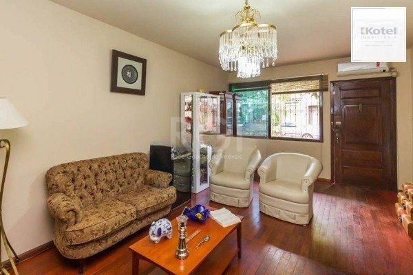 Casa para Venda de 3 dormitórios 6 vagas no bairro Chácara das Pedras — foto 3