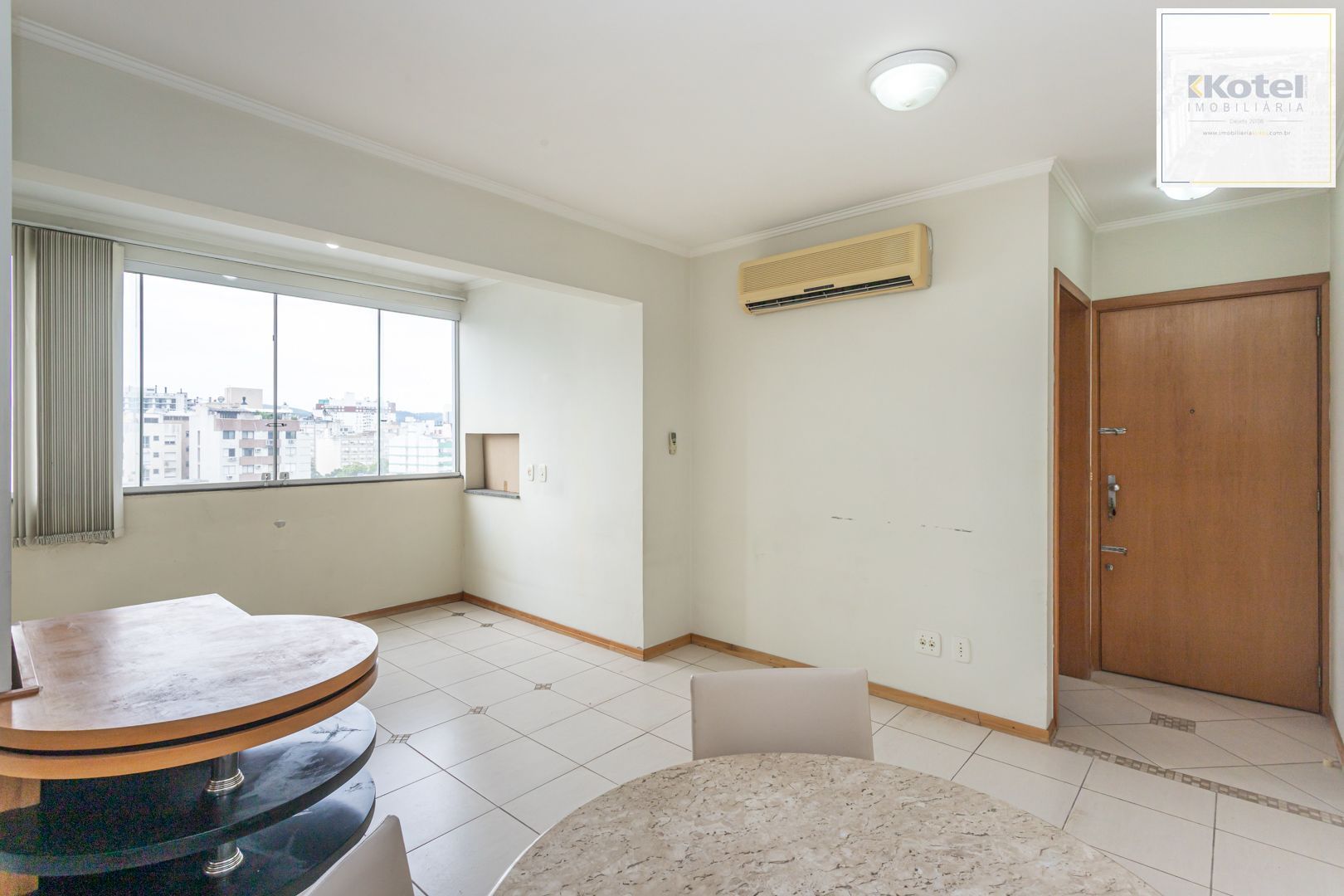 Apartamento na Cidade Baixa de 2 dormitórios e vaga DESOCUPADO