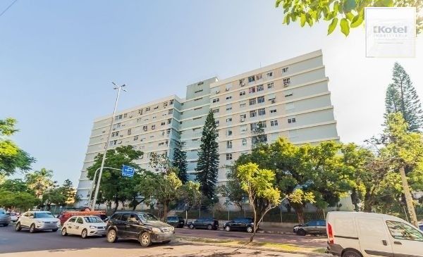 Apartamento na Azenha de 3 dormitórios térreo DESOCUPADO