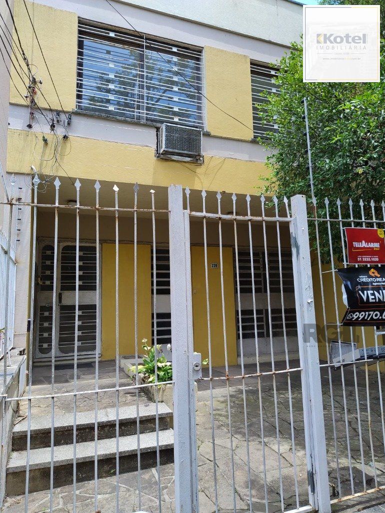 CASA MISTA COMERCIAL NO TÉRREO E RESIDENCIAL EM CIMA