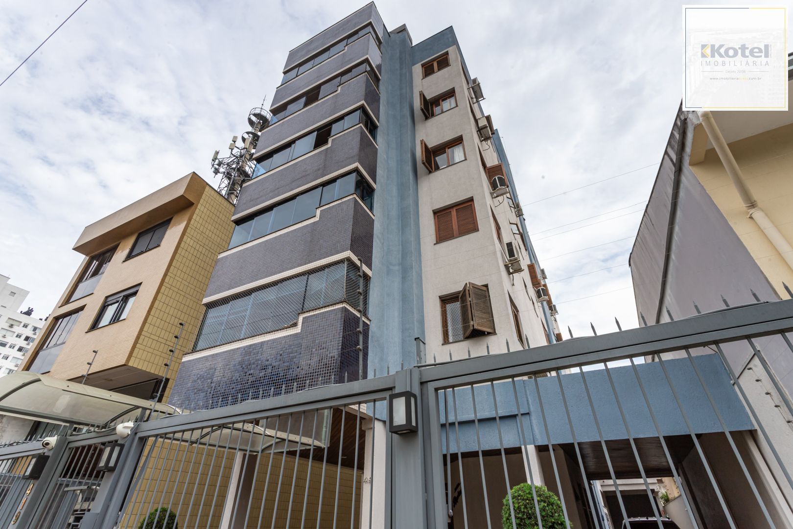 Apartamento de 2 dormitórios e vaga no bairro Santana DESOCUPADO
