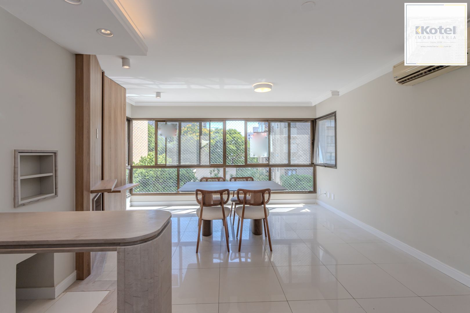 Apartamento no bairro Mont Serrat de 2 suítes e 2 vagas DESOCUPADO