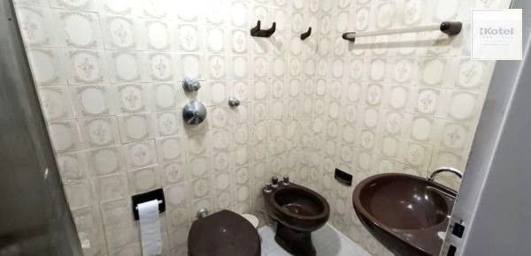 Apartamento de 2 dormitórios no bairro Teresópolis térreo com pátio DESOCUPADO — foto 5