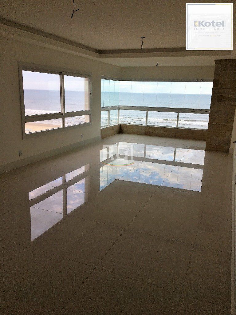 Apartamento para Venda - 123.48m², 3 dormitórios, sendo 2 suites, 2 vagas - Centro