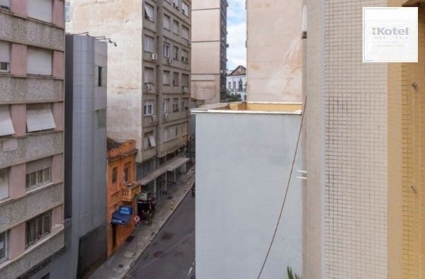 Apartamento no Centro de 1 dormitório DESOCUPADO
