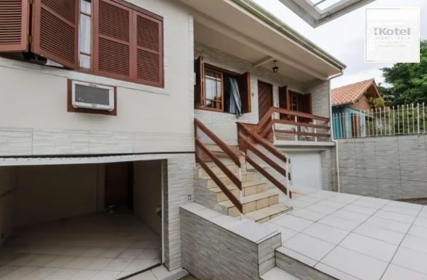 Casa / sobrado no bairro Jardim Itu de 3 dormitórios e pátio com piscina