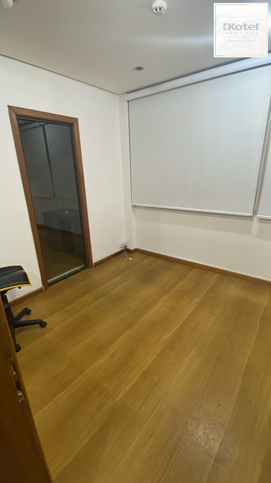 Sala comercial no Centro DESOCUPADA