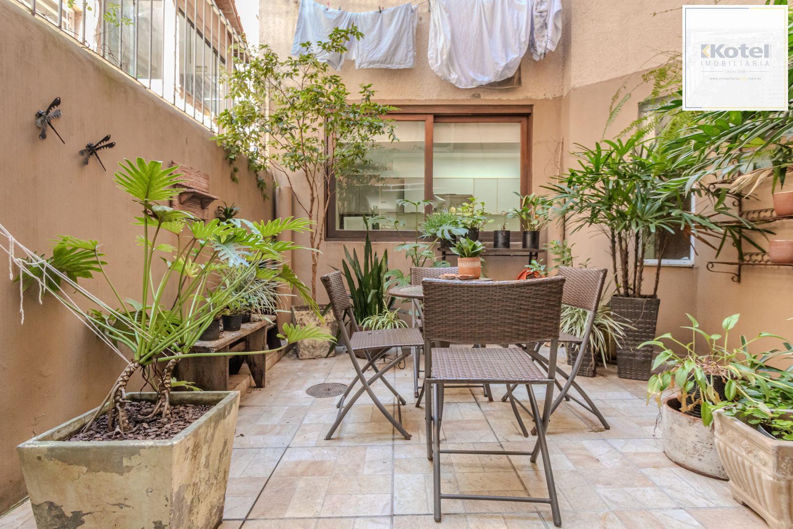 apto garden. no bairro Petrópolis,  com lindo pátio privativo. todo reformado. — foto 2