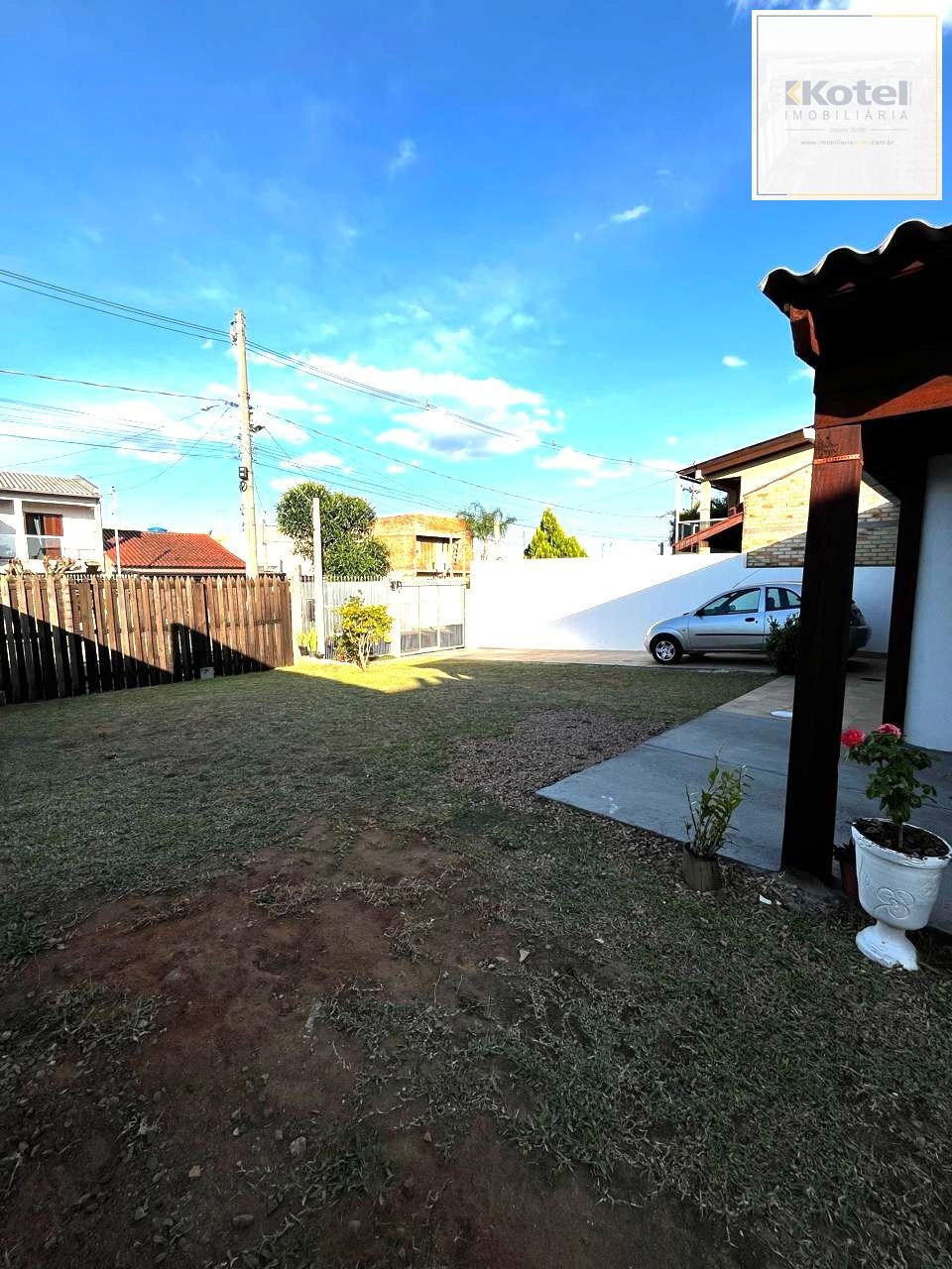 Casa térrea de 3 dormitórios e amplo pátio — foto 2