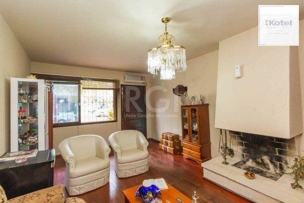 Casa para Venda de 3 dormitórios 6 vagas no bairro Chácara das Pedras — foto 4