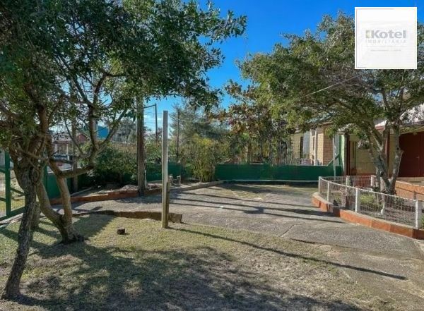 Casa no Balneário de Pinhal de 3 dormitórios e amplo pátio