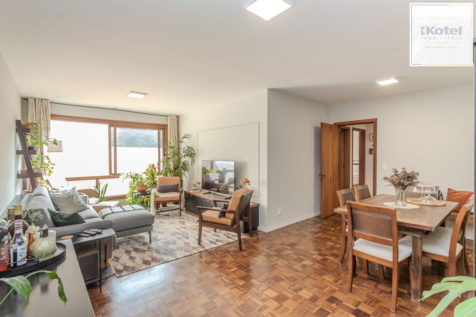Apartamento de 3 dormitórios e vaga no bairro Petrópolis — foto 2