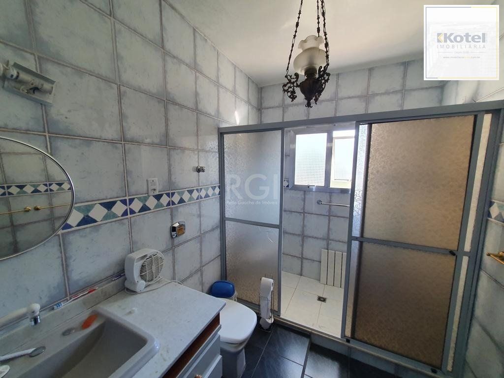 Casa para Venda - 250m², 4 dormitórios, sendo 1 suites, 4 vagas - Centro