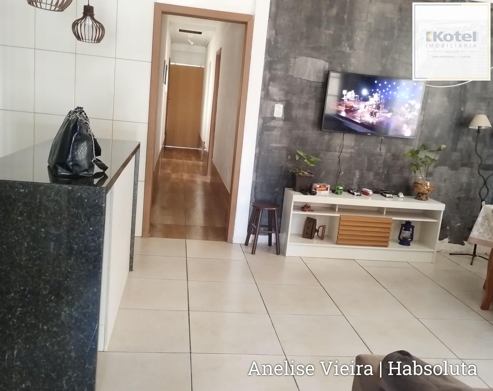 Espaço integrado conectando harmoniosamente a cozinha e a sala de jantar