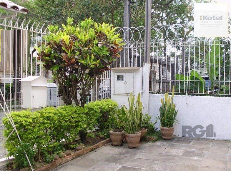 Casa sobrado no bairro Higienópolis de 3 dormitórios e 2 vagas