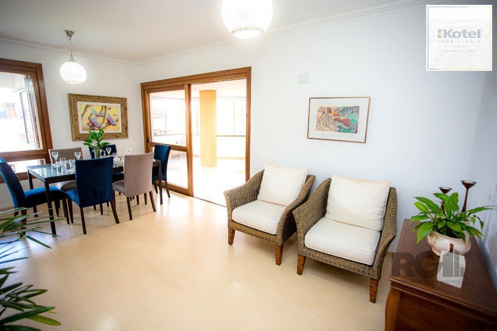 Cobertura no Jardim Planalto, de 3 dormitórios e 2 vagas com 260m²