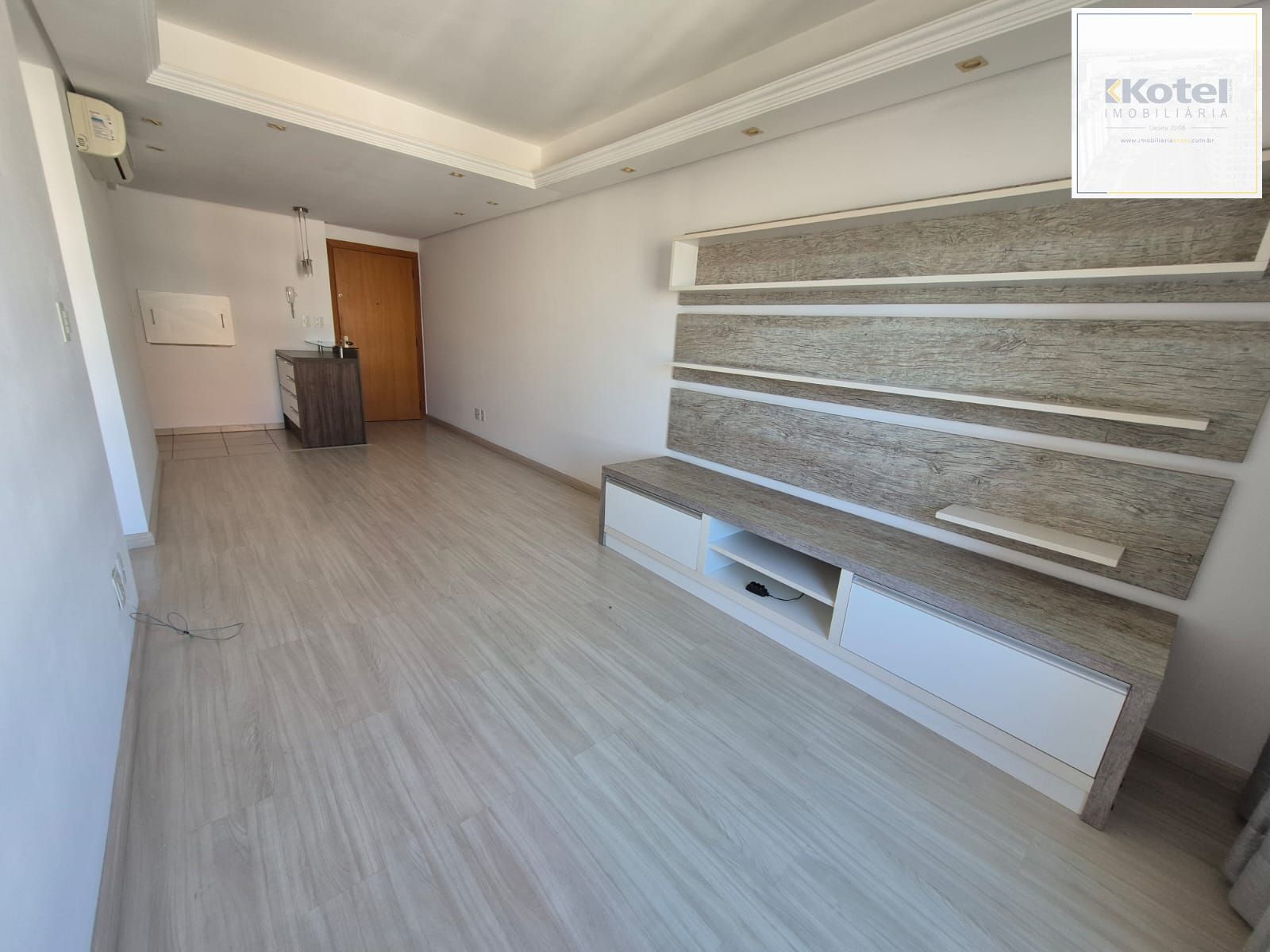 Apartamento no Centro de 2 dormitórios e 2 vagas DESOCUPADO