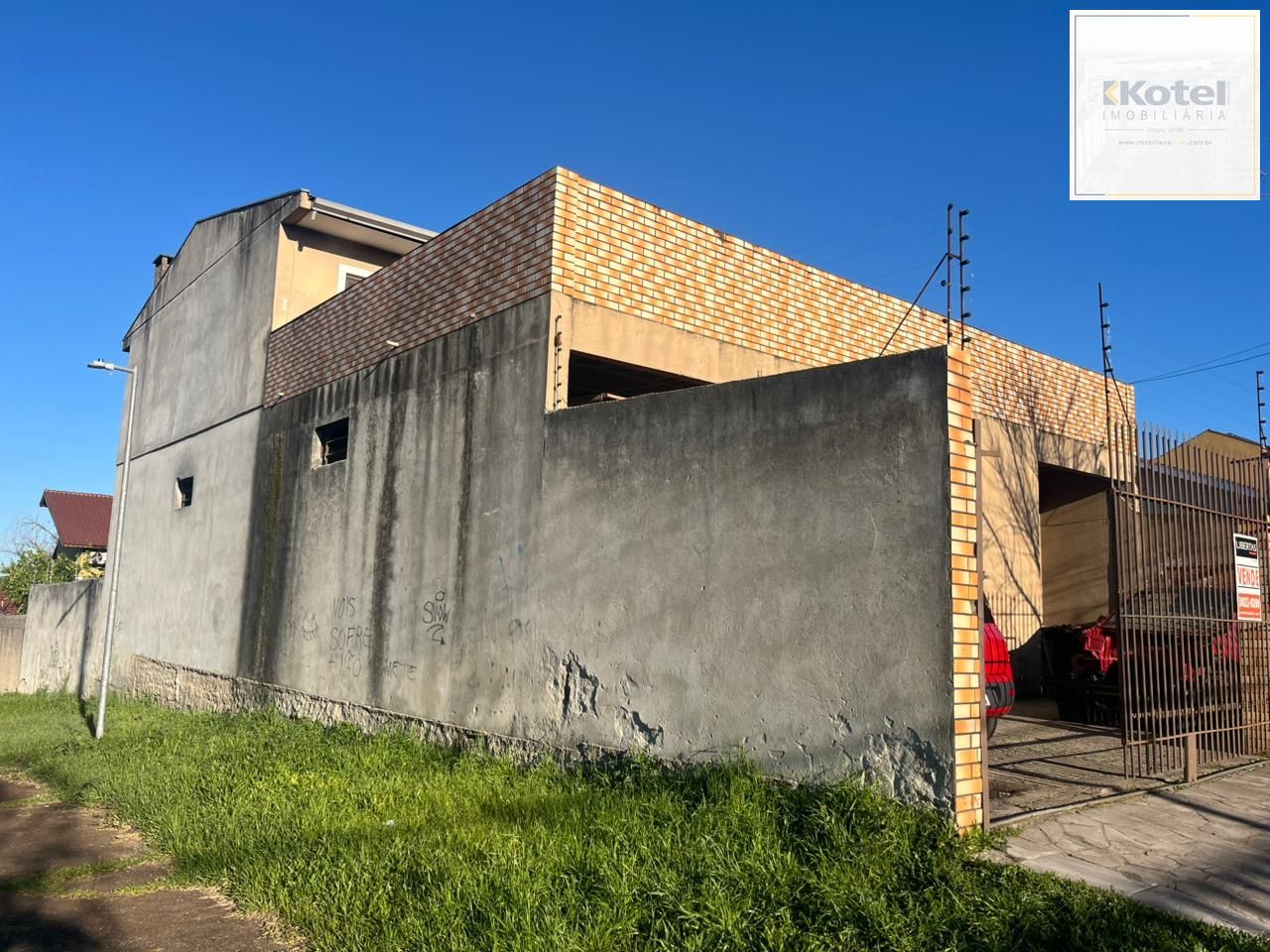 Casa comercial /residencial.