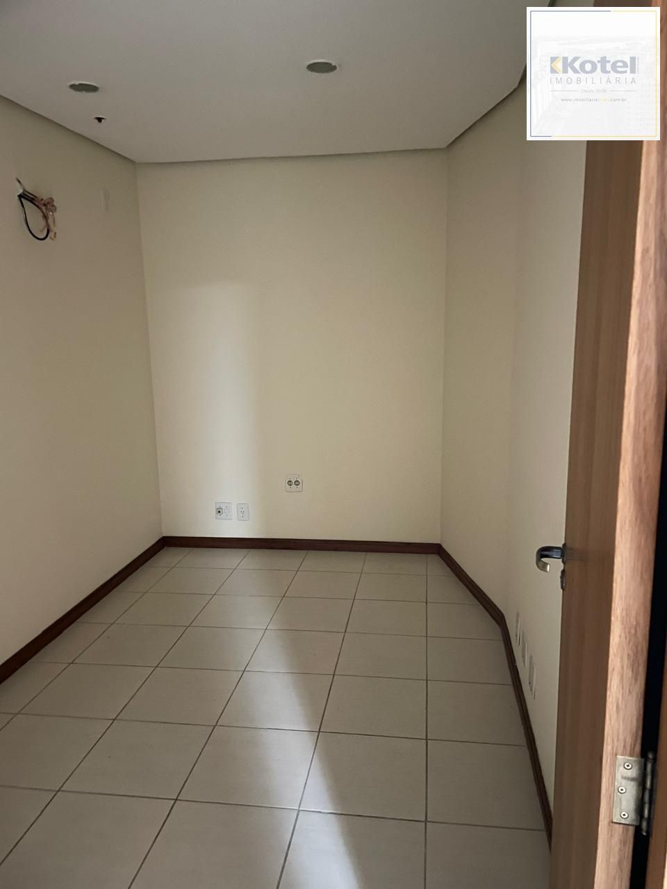 Conjunto comercial no bairro Floresta com terraço privativo DESOCUPADO
