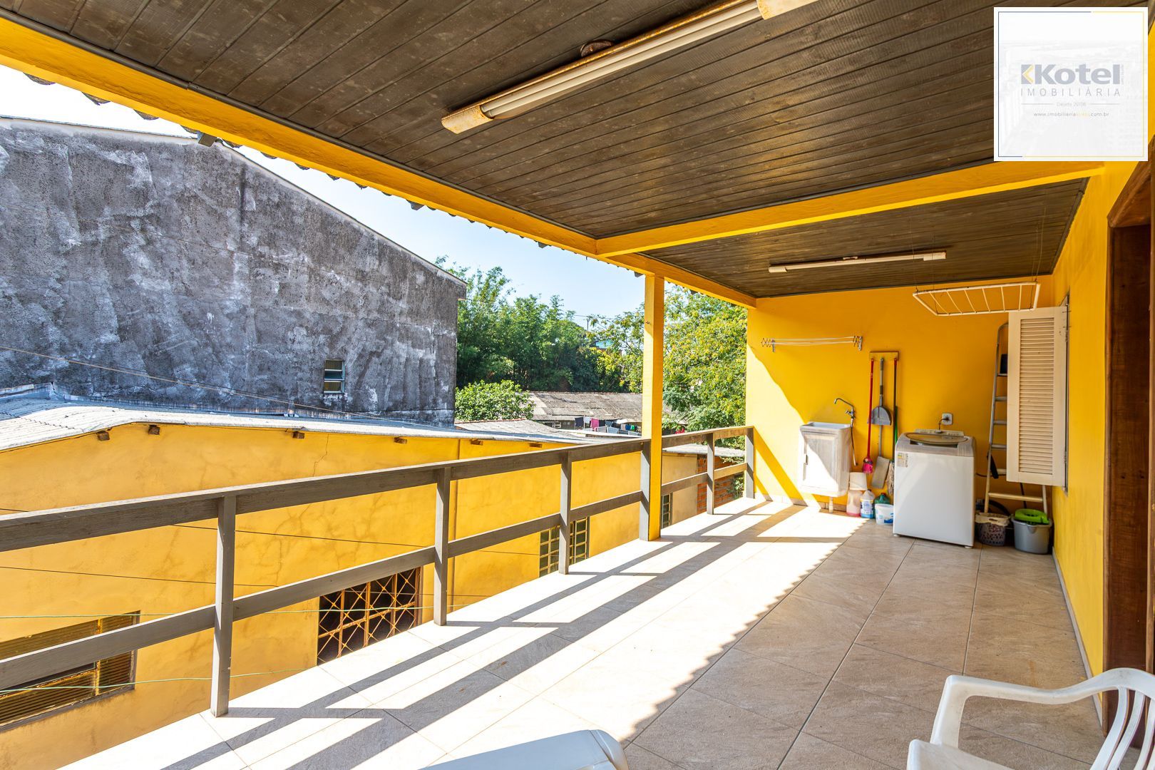Casa sobrado em Viamão com loja e apartamento