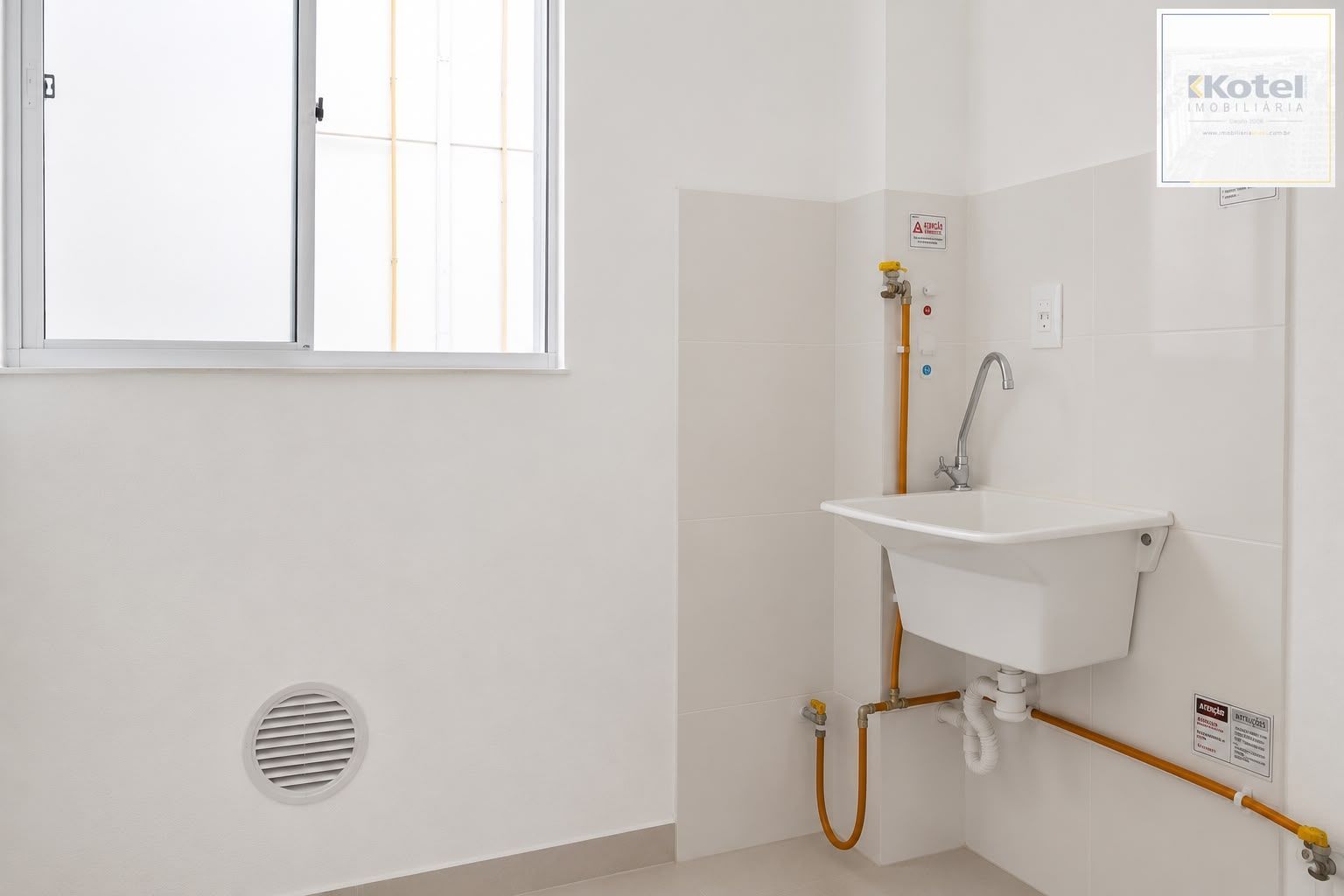 Apartamento com 02 dormitórios, 01 Vaga de garagem  no Condomínio Porto Amalfi, bairro Jansen, em Gravataí/RS. **Aceita Financiamento e FGTS.