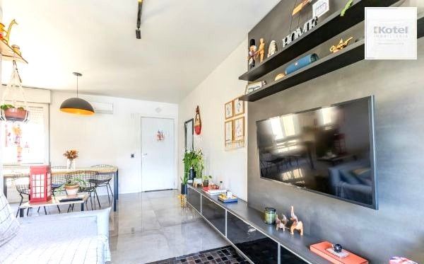 Apartamento na Cidade Baixa de 1 dormitório e dependência REFORMADO