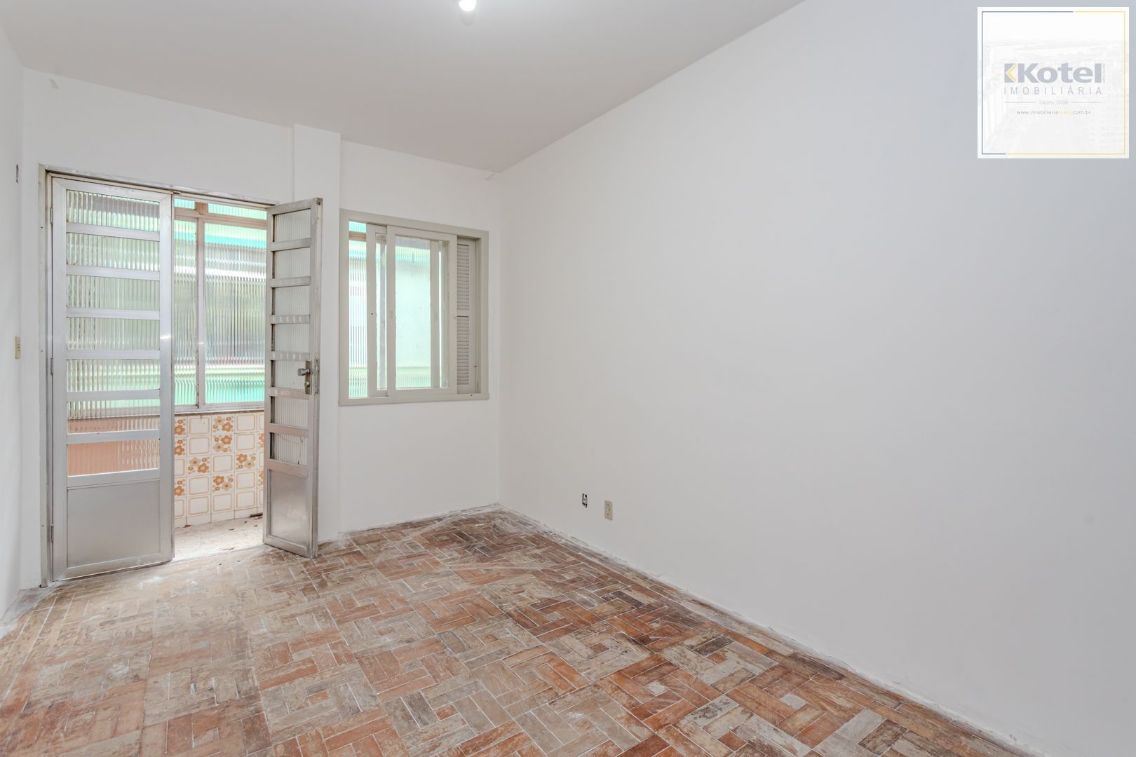 Apartamento no Menino Deus de 1 dormitório DESOCUPADO
