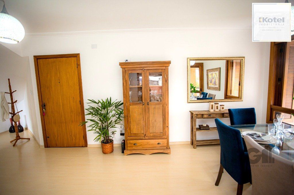 Cobertura no Jardim Planalto, de 3 dormitórios e 2 vagas com 260m²