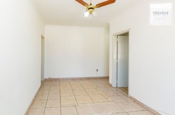 Apartamento de 2 dormitórios no bairro Santa Cecilia DESOCUPADO