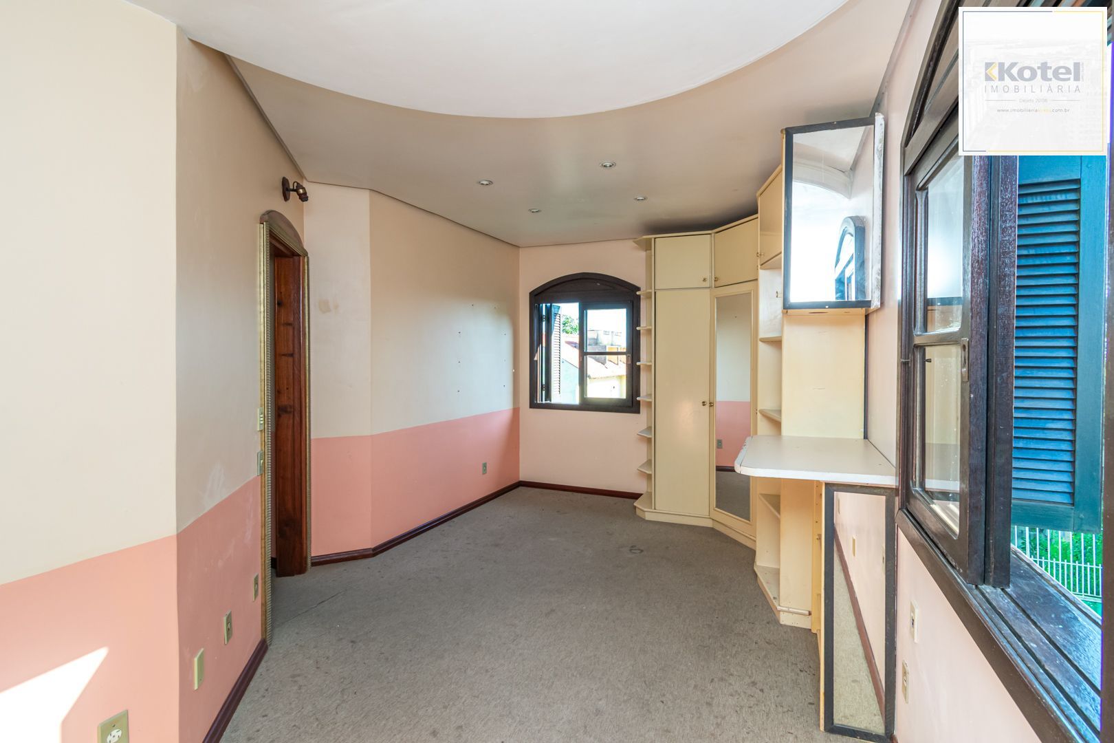 Casa 5 quartos à venda, 267m², Jardim Sabará - Porto Alegre