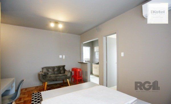 Apartamento JK no Menino Deus mobiliado DESOCUPADO