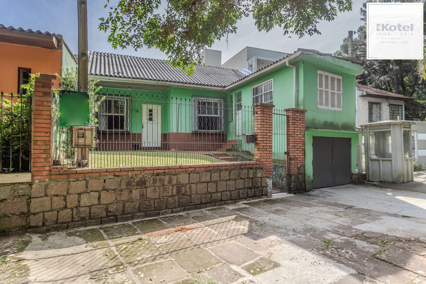 Casa no bairro Jardim Botânico de 3 dormitórios e garagem e terreno com 370m² — foto 2