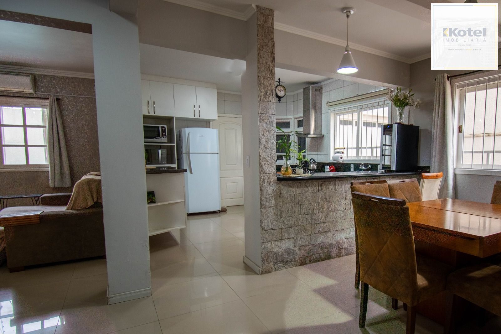 Casa sobrado no bairro Mont Serrat em Canoas