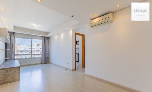 Apartamento no Centro de 2 dormitórios e 2 vagas DESOCUPADO