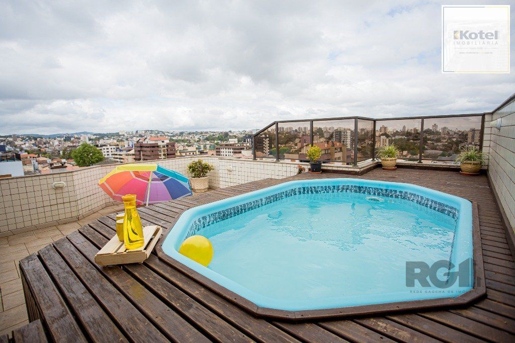 Cobertura no Jardim Planalto, de 3 dormitórios e 2 vagas com 260m²