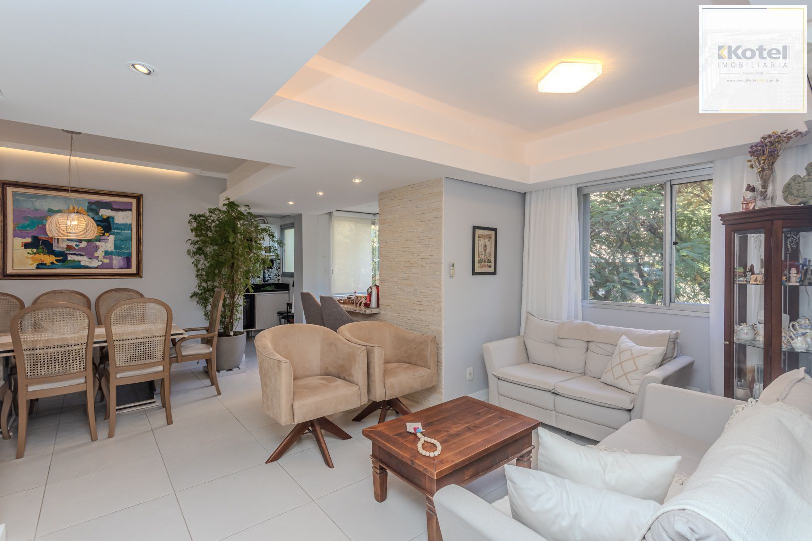 Apartamento diferenciado no bairro Nonoai de 3 dormitórios  2 vagas e infra