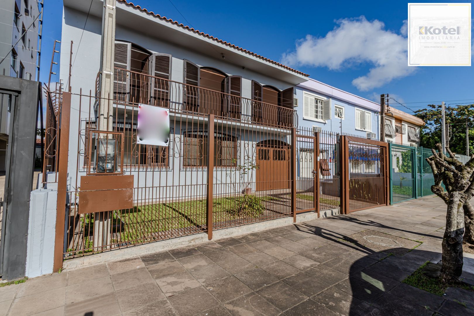 Casa no Partenon com 4 dormitórios e 4 vagas DESOCUPADA